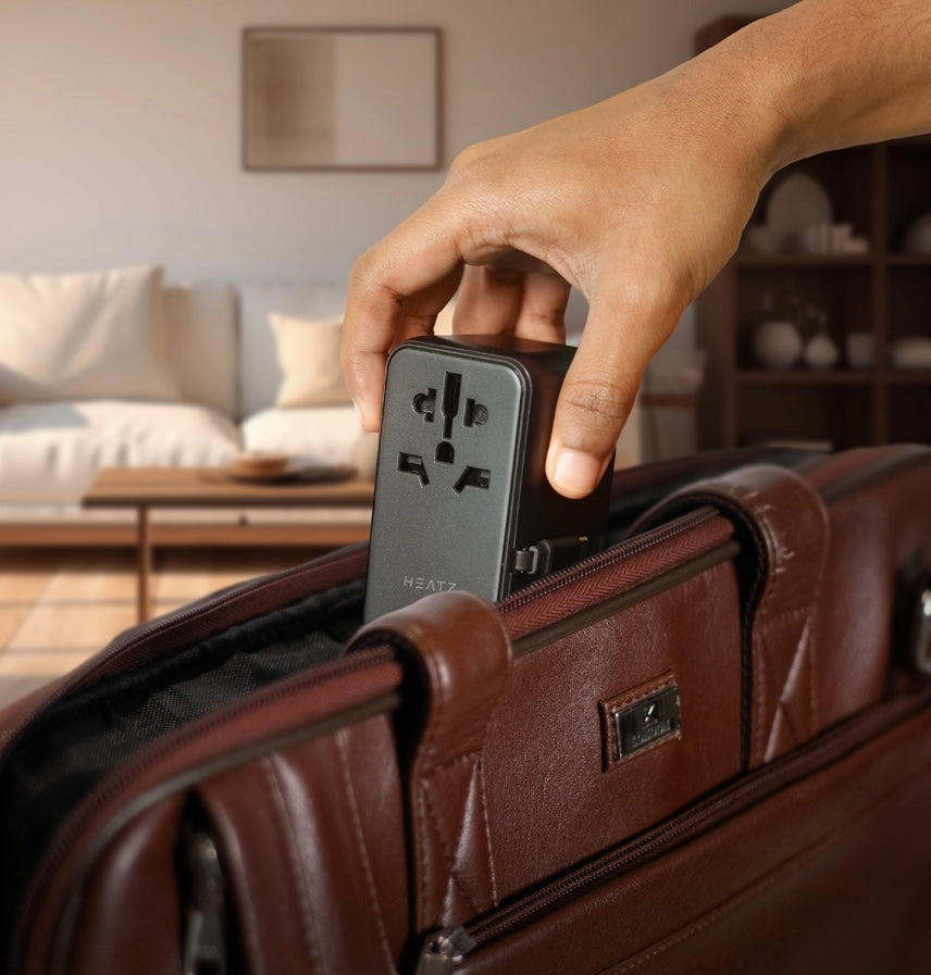 Universal adapter with 85W GAN III technology